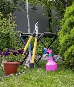 Garden tools. How to easily organize your outside summer stuff